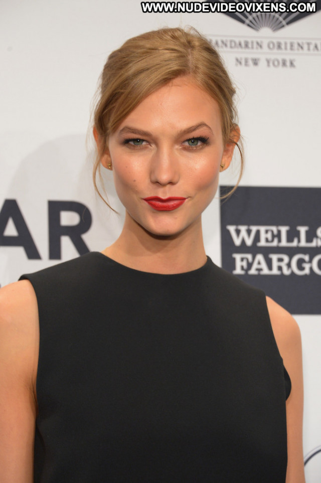 Karlie Kloss New York Posing Hot Paparazzi New York Celebrity Babe