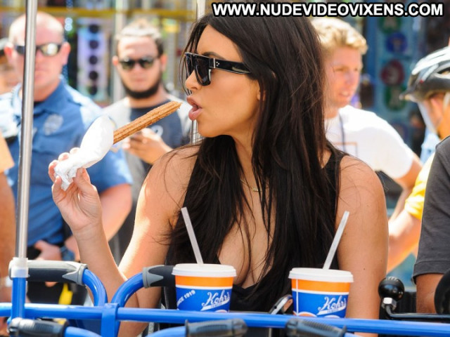 Kim Kardashian Beautiful Posing Hot Paparazzi Babe Sea Celebrity Nude