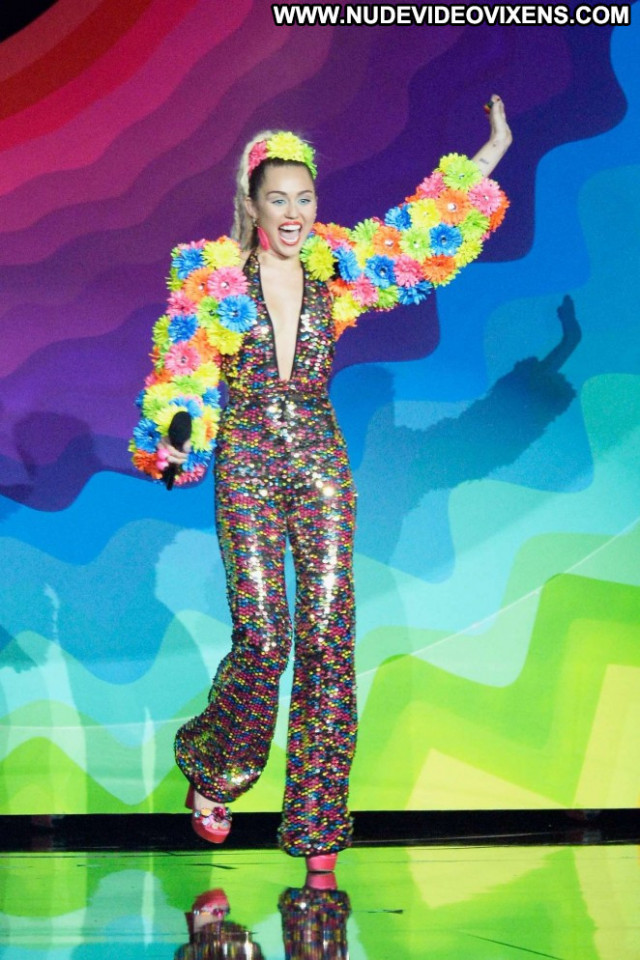 Miley Cyrus Los Angeles Awards Celebrity Paparazzi Babe Beautiful