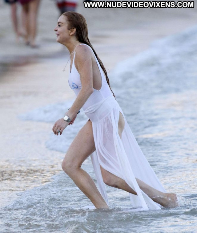 Lindsay Lohan The Beach Paparazzi Swimsuit Beach Beautiful Posing Hot