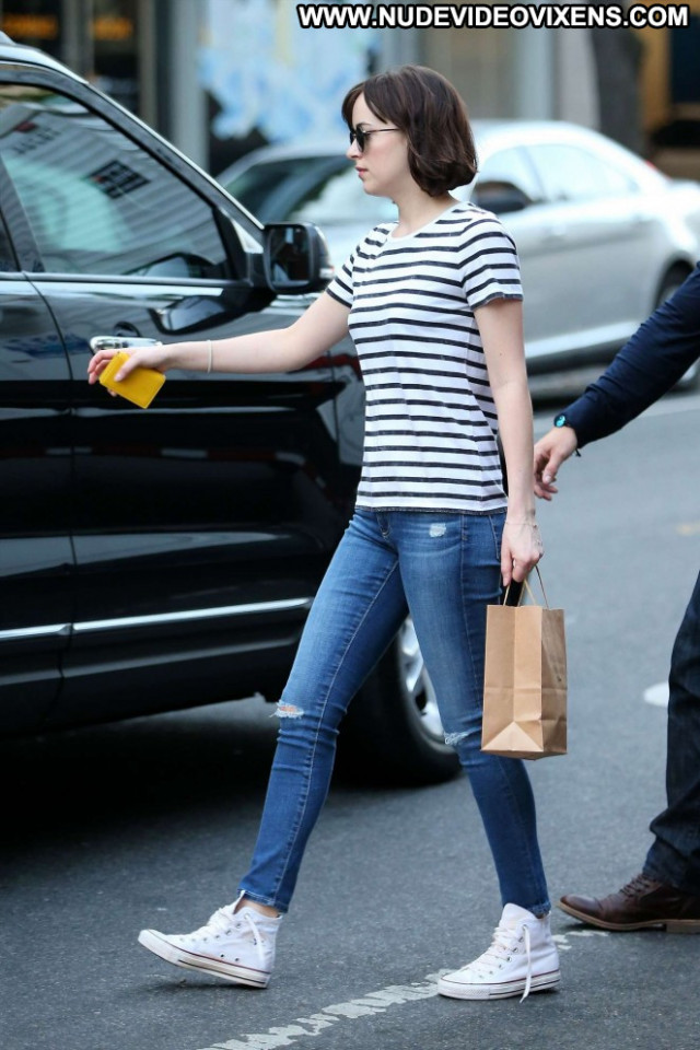 Dakota Johnson Nyc Beautiful Posing Hot Paparazzi Jeans Celebrity