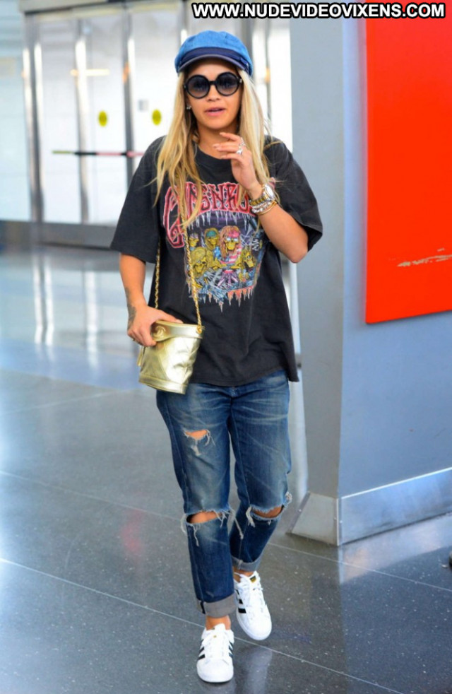 Rita Ora Jfk Airport In Nyc Paparazzi Nyc Celebrity Posing Hot Babe