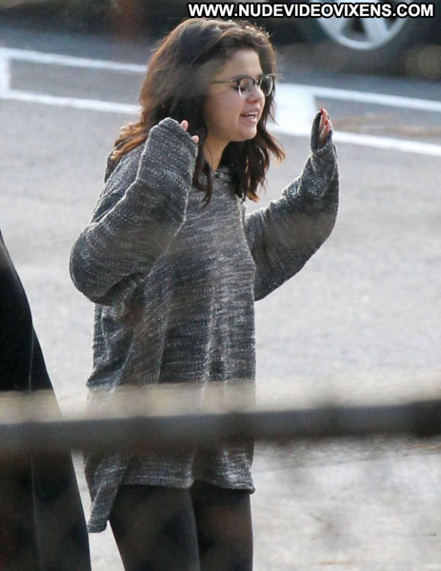 Selena Gomez Celebrity Babe Paparazzi Beautiful Posing Hot Car Famous