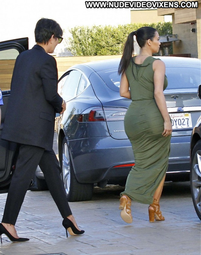 Kim Kardashian Babe Beautiful Paparazzi Celebrity Mali Posing Hot
