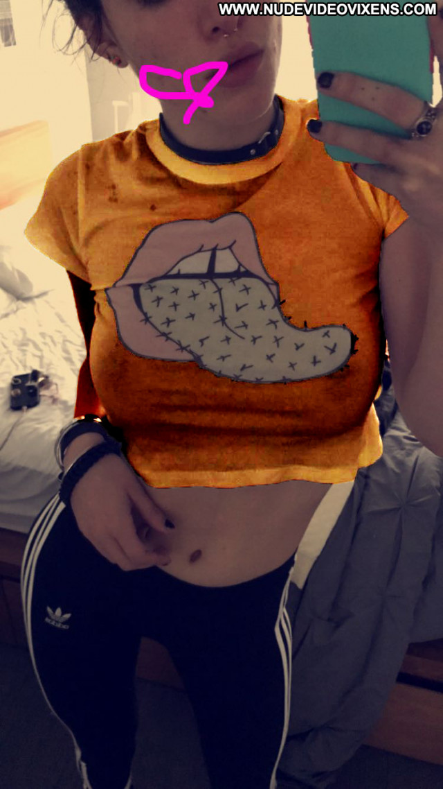 Bella Thorne No Source Posing Hot Beautiful Babe Sexy Snapchat