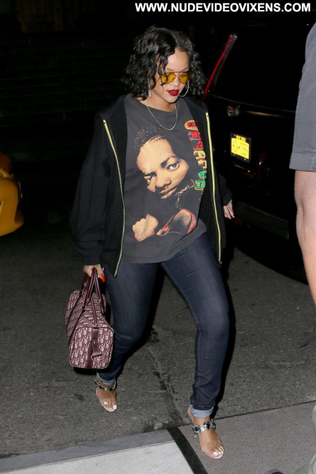 Rihanna New York Beautiful Paparazzi Posing Hot Celebrity New York