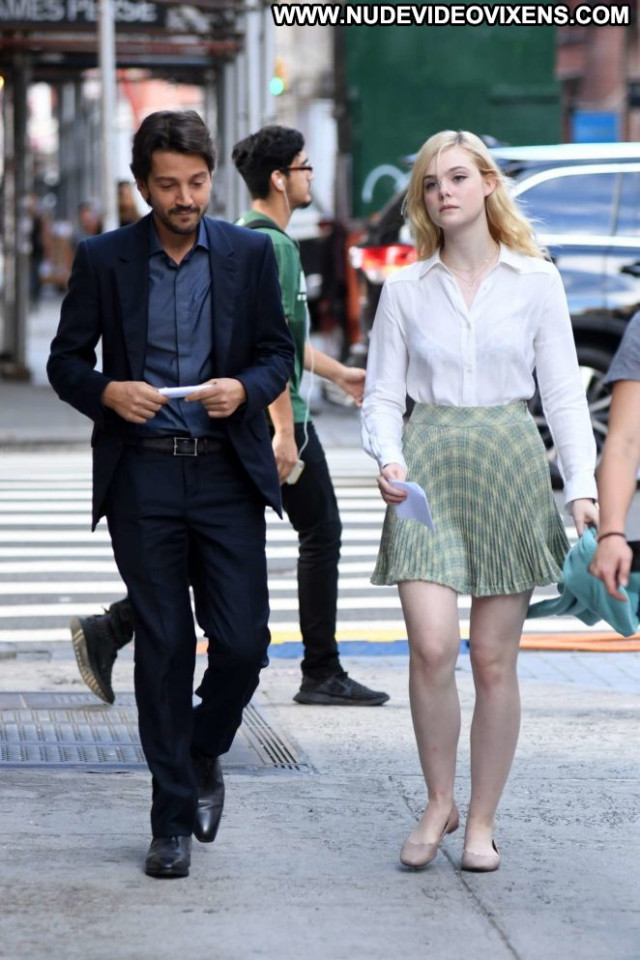 Elle Fanning No Source Nyc Beautiful Paparazzi Celebrity Posing Hot