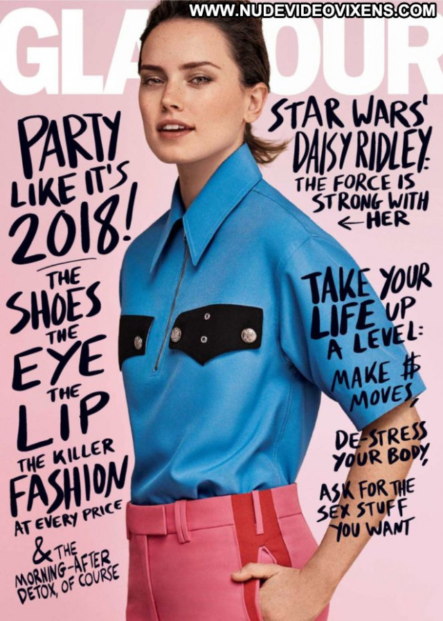 Daisy Ridley S Magazine Posing Hot Celebrity Glamour Beautiful Babe