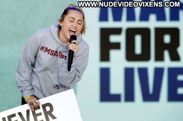 Miley Cyrus No Source  Celebrity Live Beautiful Paparazzi Posing Hot