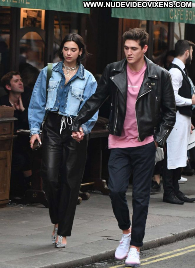 Dua Lipa No Source Celebrity London Posing Hot Beautiful Paparazzi