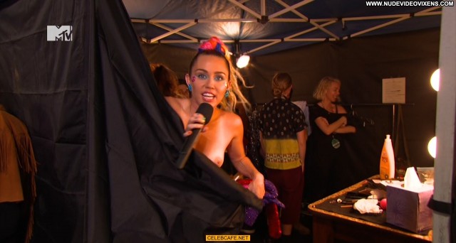 Miley Cyrus No Source Tits Beautiful Nude Babe Celebrity Posing Hot