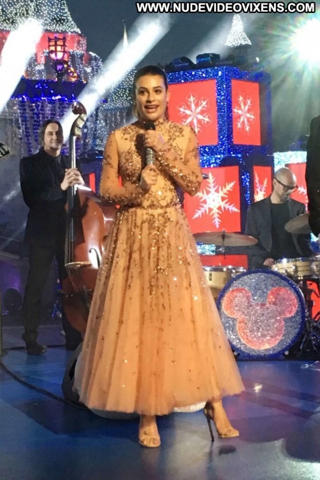 Lea Michele No Source Christmas Beautiful Celebrity Park Babe Stage