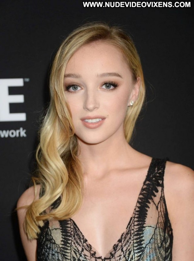 Phoebe Dynevor Los Angeles Tv Series Celebrity Angel Paparazzi Posing