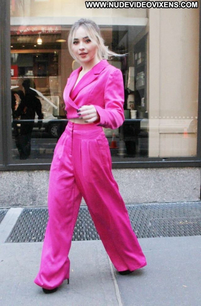 Sabrina Carpenter New York Car Celebrity Beautiful Paparazzi New York