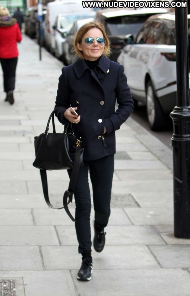 Geri Halliwell Posing Hot London Beautiful Paparazzi