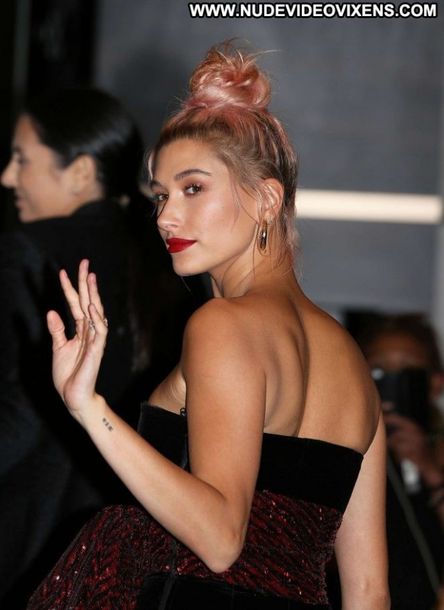 Hailey Baldwin No Source  Beautiful Posing Hot Celebrity Paparazzi