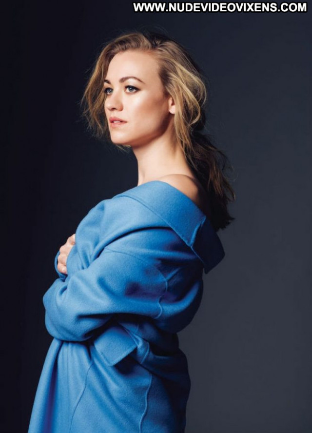 Yvonne Strahovski S Magazine Celebrity Magazine Beautiful Babe Posing