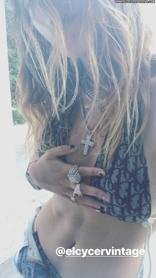 Bella Thorne Brown Eyes Influencer Public Figure Blonde American Caucasian Instagrammer Posing Hot Female Big Ass Babe Adult Content Creator Youtuber Celebrity
