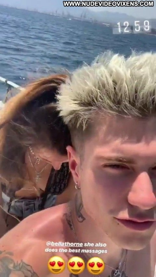 Bella Thorne Brown Eyes Influencer Public Figure Blonde American Caucasian Instagrammer Posing Hot Female Big Ass Babe Adult Content Creator Youtuber Celebrity