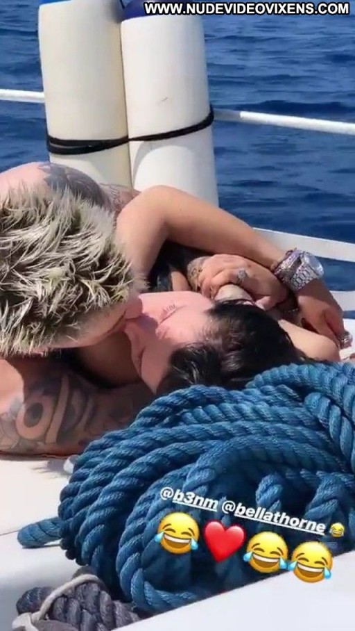 Bella Thorne Brown Eyes Influencer Public Figure Blonde American Caucasian Instagrammer Posing Hot Female Big Ass Babe Adult Content Creator Youtuber Celebrity