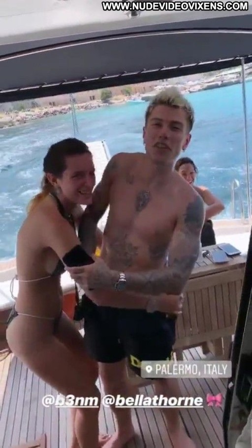 Bella Thorne Brown Eyes Influencer Public Figure Blonde American Caucasian Instagrammer Posing Hot Female Big Ass Babe Adult Content Creator Youtuber Celebrity