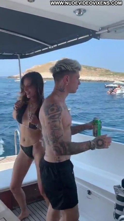 Bella Thorne Brown Eyes Influencer Public Figure Blonde American Caucasian Instagrammer Posing Hot Female Big Ass Babe Adult Content Creator Youtuber Celebrity