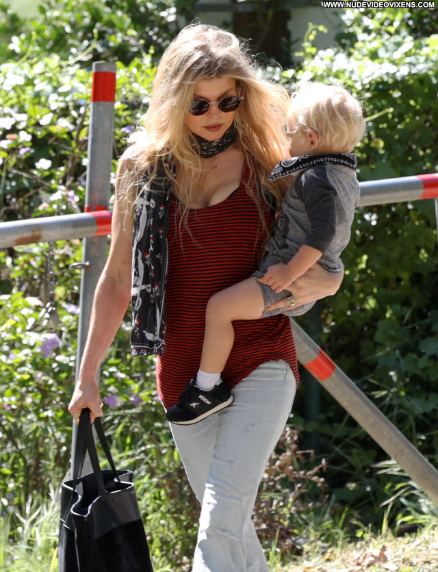 Fergie No Source  Celebrity Paparazzi Babe Posing Hot Beautiful