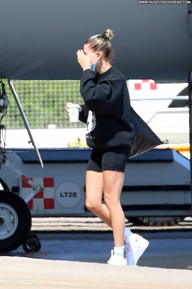 Hailey Bieber No Source Beautiful Paparazzi Babe Celebrity Posing Hot