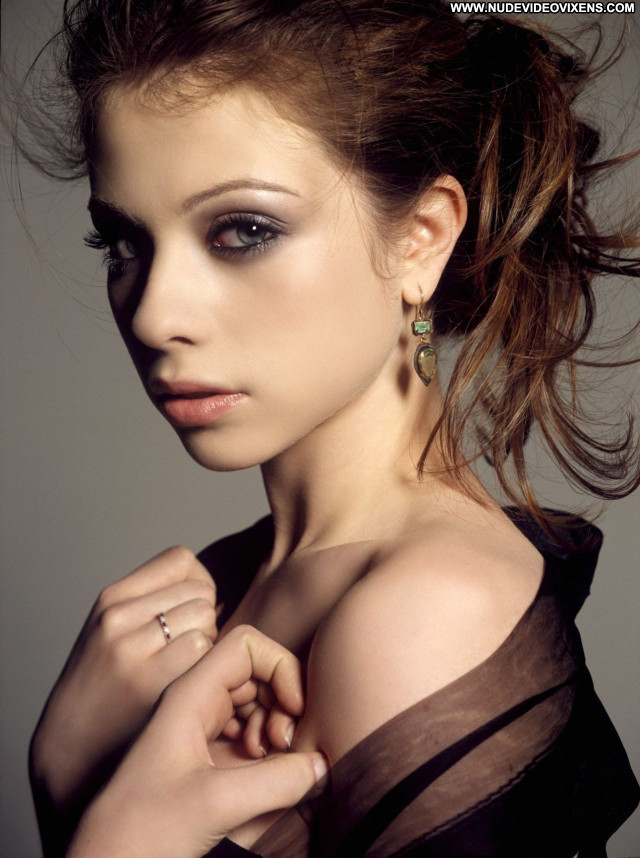 Michelle Trachtenberg No Source Beautiful Sexy Babe Posing Hot