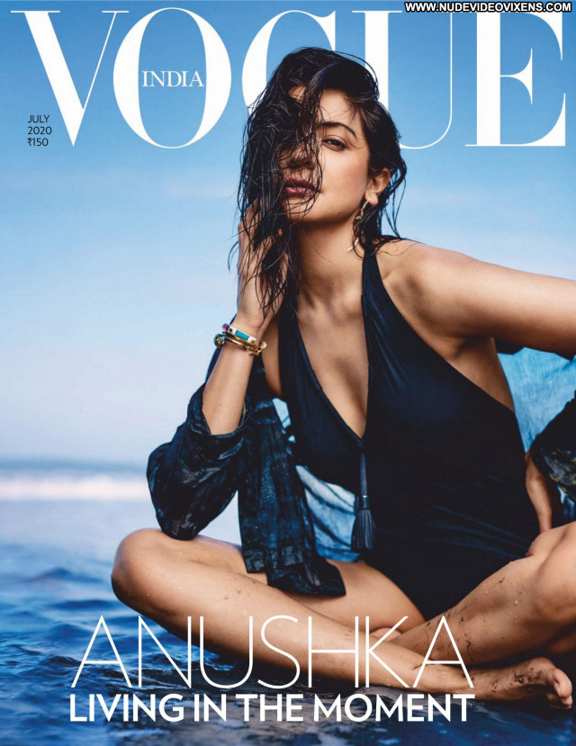 Anushka Sharma No Source Celebrity Posing Hot Babe Beautiful Sexy