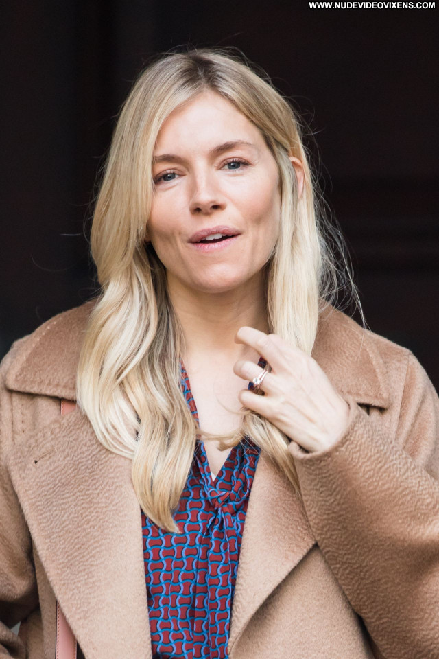 Sienna Miller No Source Babe Beautiful Sexy Posing Hot Celebrity