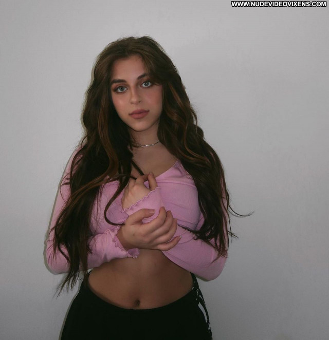 Baby Ariel No Source Posing Hot Babe Beautiful Celebrity Sexy
