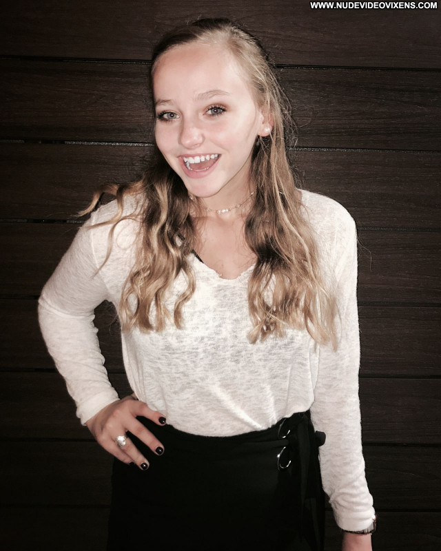 Madison Wolfe No Source Celebrity Posing Hot Sexy Babe Beautiful